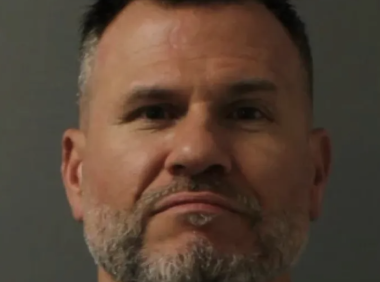 费郊Haverford学区一小学教师被指控在墓地公开自慰